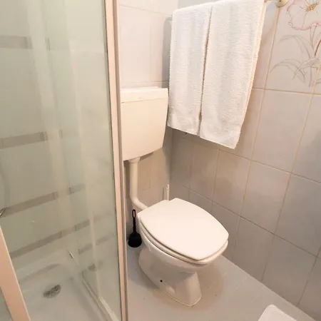 Perfect Loc 3 Bedroom/2bth 公寓 *