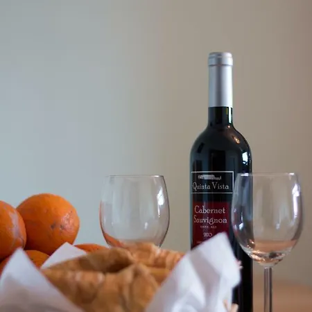 Perfect Loc 3 Bedroom/2bth * Lagos