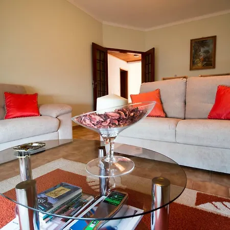 Perfect Loc 3 Bedroom/2bth * Lagos